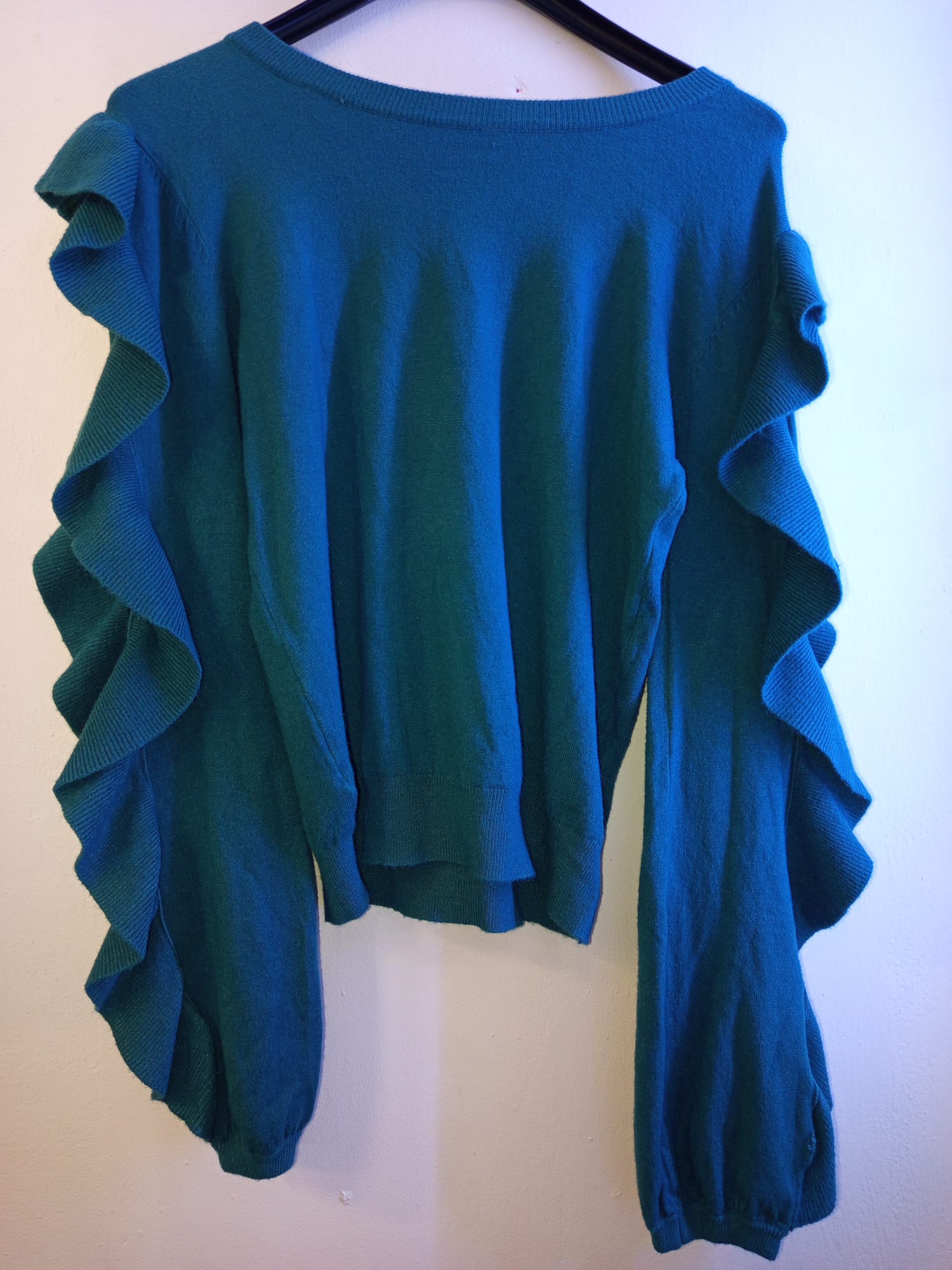 Maglioncino petrolio con maniche volant