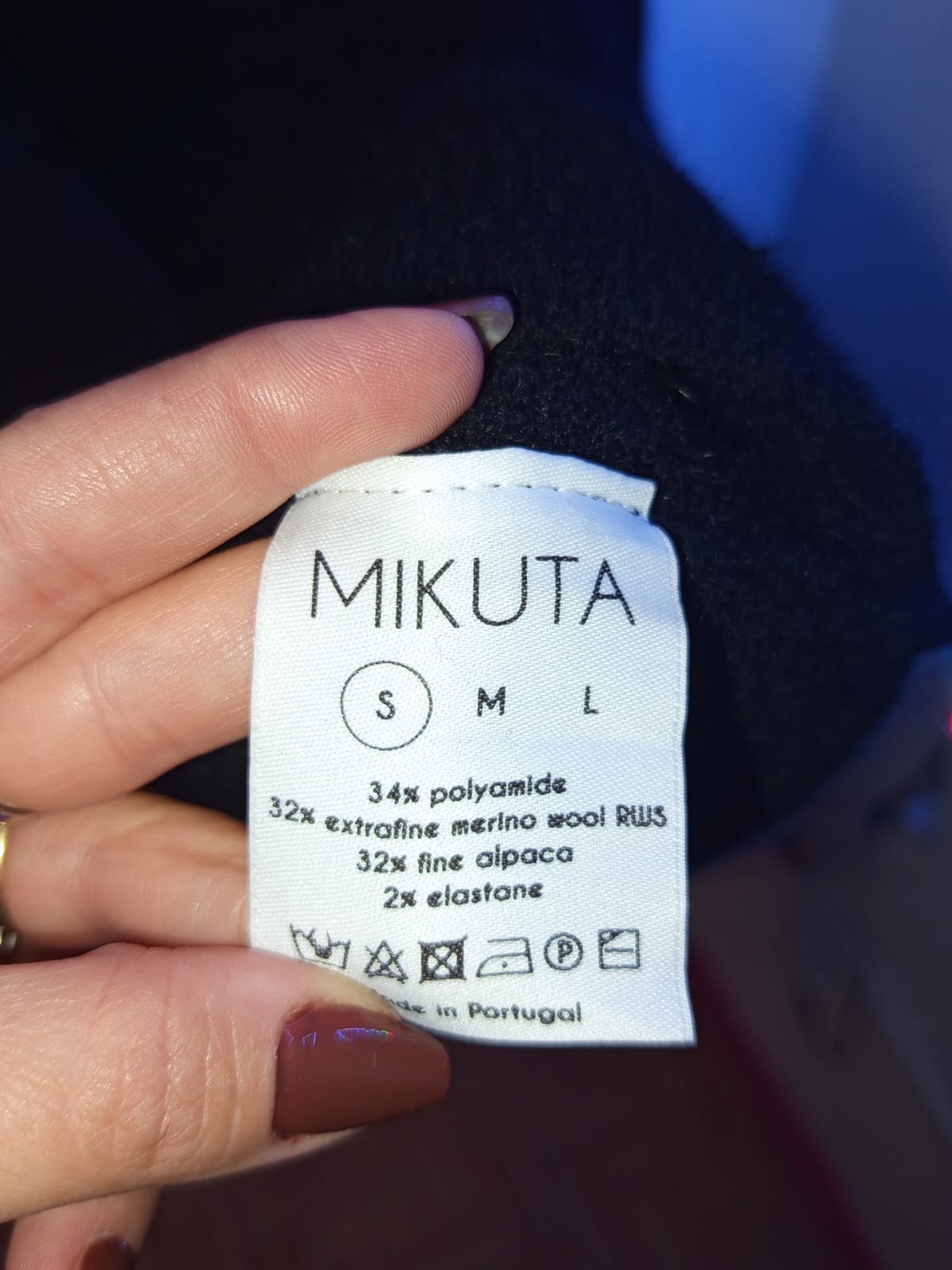 Morbidissimo maglione nero di lana merino e alpaca - immagine 4