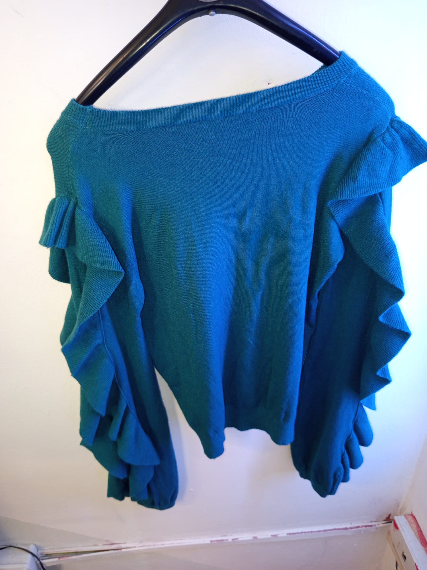 Maglioncino petrolio con maniche volant - immagine 4