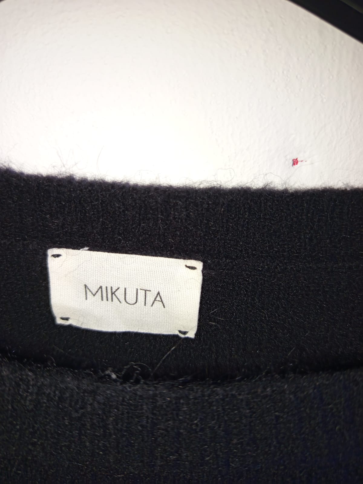 Morbidissimo maglione nero di lana merino e alpaca - immagine 2